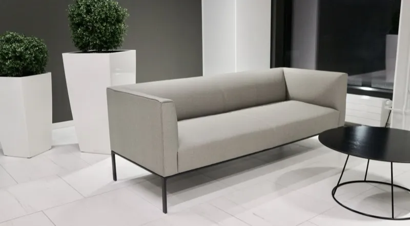 Moderni toimistotila odotushuoneessa